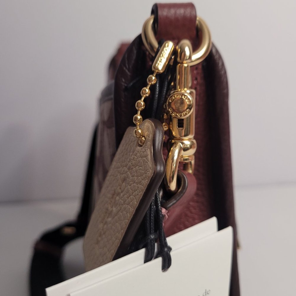 Coach - Picture 4 of 6